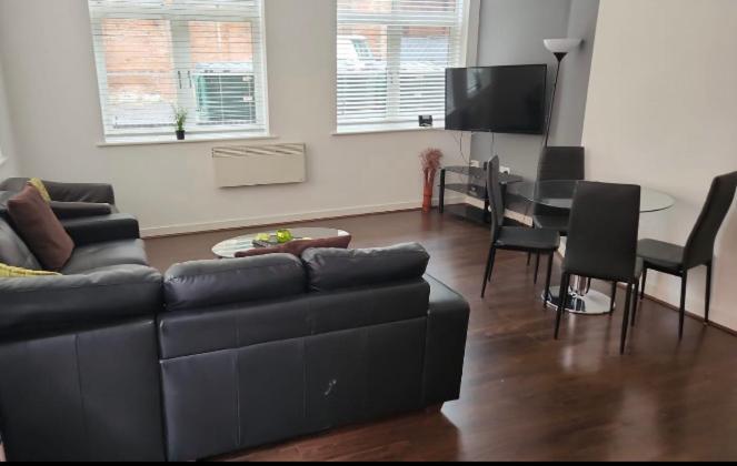 J Quarter - Sleeps 5 Long Term & Families Comfortably, 4 Beds, 2 Bathrooms Бирмингем Экстерьер фото