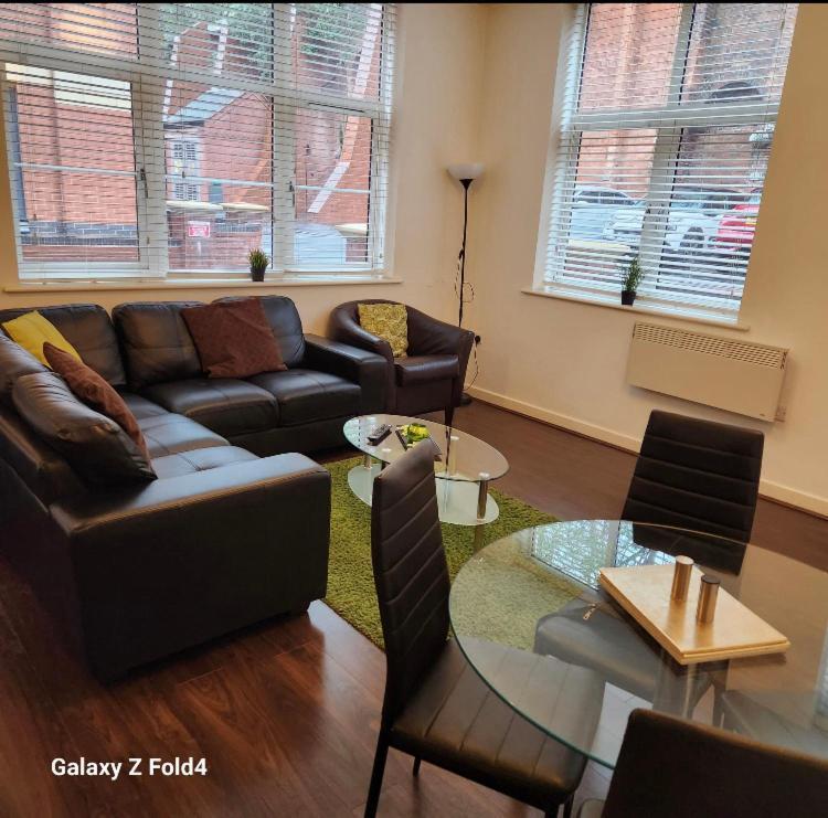 J Quarter - Sleeps 5 Long Term & Families Comfortably, 4 Beds, 2 Bathrooms Бирмингем Экстерьер фото
