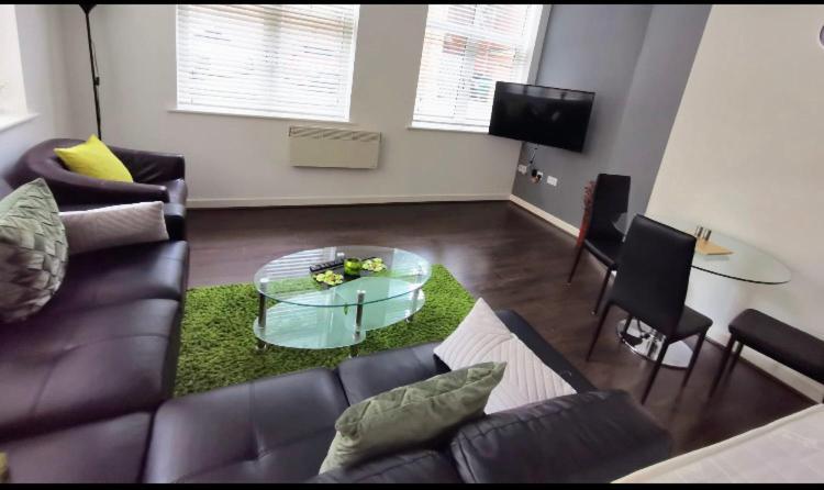 J Quarter - Sleeps 5 Long Term & Families Comfortably, 4 Beds, 2 Bathrooms Бирмингем Экстерьер фото
