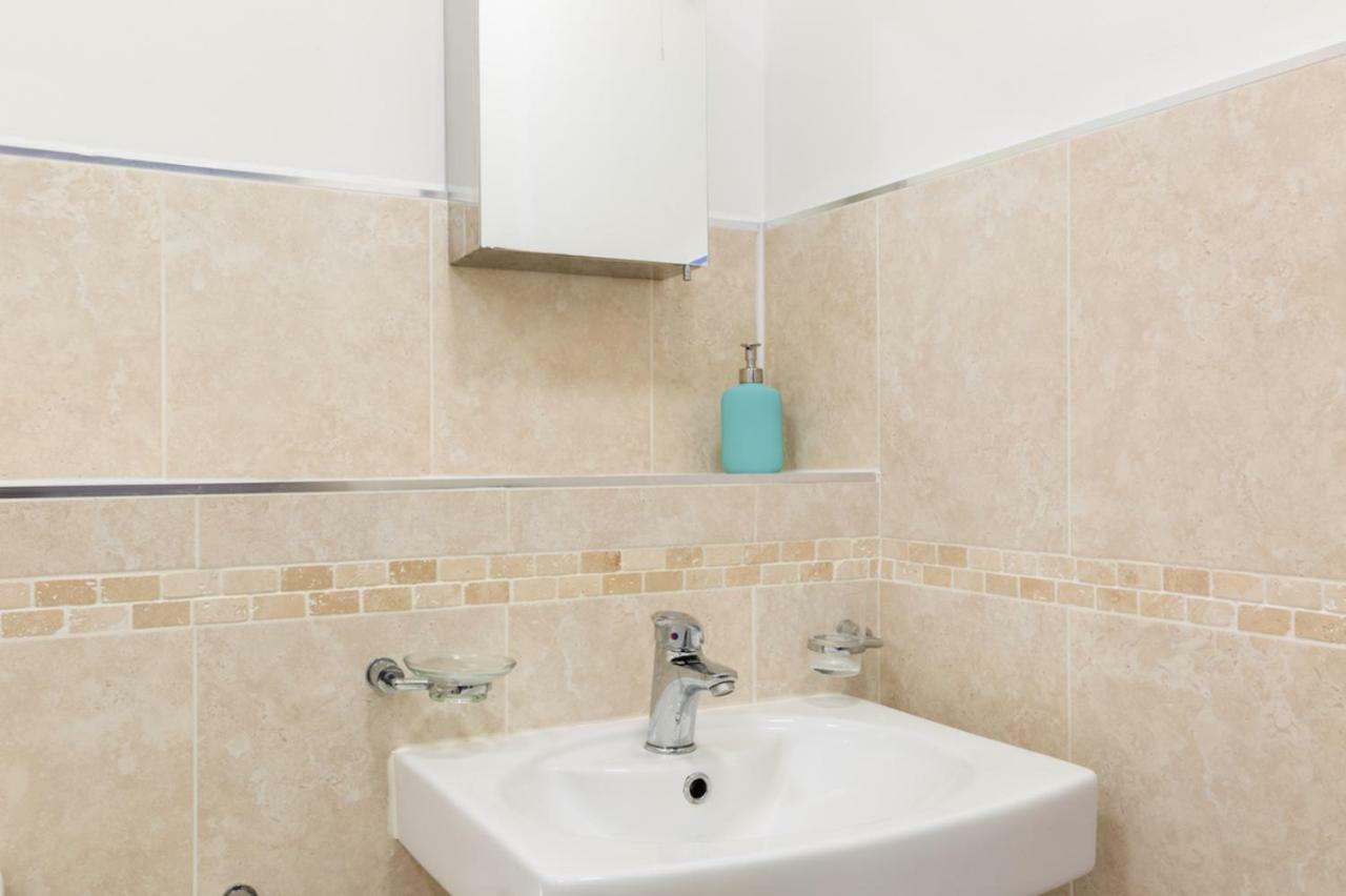 J Quarter - Sleeps 5 Long Term & Families Comfortably, 4 Beds, 2 Bathrooms Бирмингем Экстерьер фото