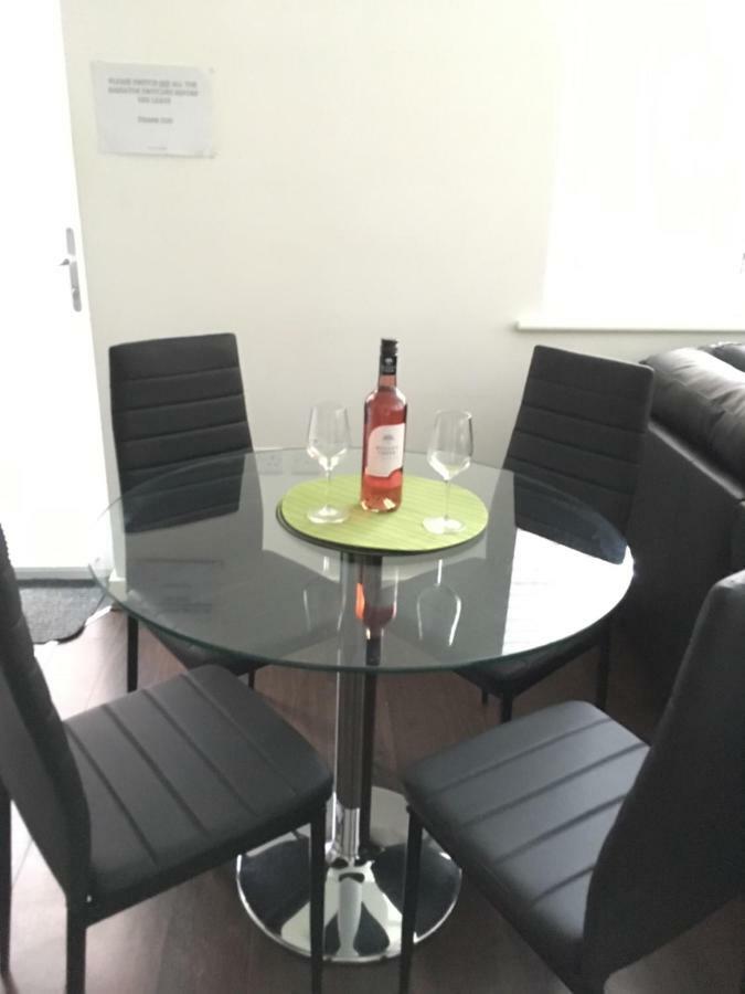 J Quarter - Sleeps 5 Long Term & Families Comfortably, 4 Beds, 2 Bathrooms Бирмингем Экстерьер фото